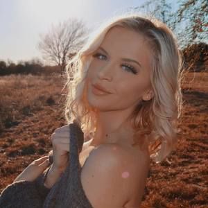 Meet your Posher, Adalea